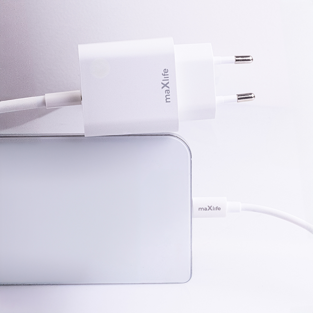 Maxlife MXTC-06-20AC PD QC charger 1x USB-C 1x USB 20W white + USB-C – USB-C cable 20W