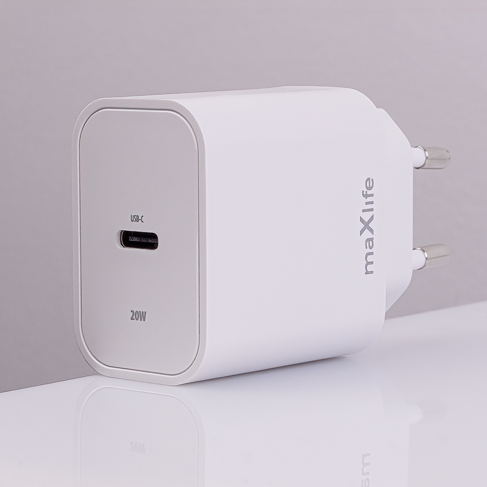 Maxlife MXTC-06-20C PD QC charger 1x USB-C 20W white + USB-C – Lightning cable 20W