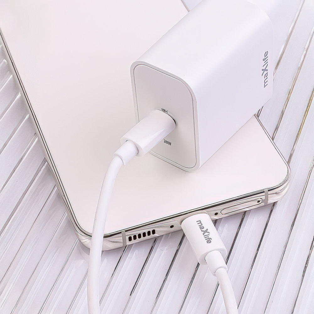 Maxlife MXTC-06-20C PD QC charger 1x USB-C 20W white + USB-C – Lightning cable 20W