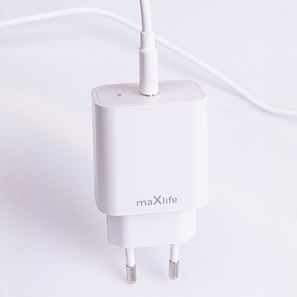 Maxlife MXTC-06-20C PD QC charger 1x USB-C 20W white + USB-C – Lightning cable 20W