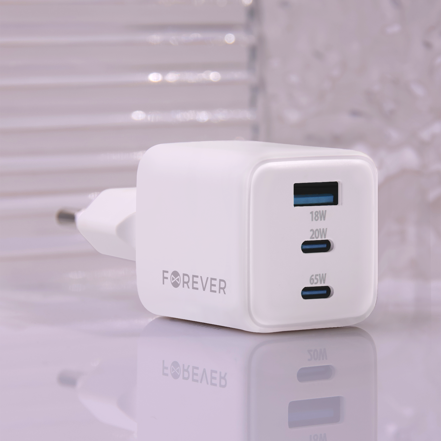Forever TC-08-65ACC GaN PD QC-laddare 2x USB-C 1x USB 65W vit