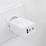 Maxlife MXTC-08-65ACC PD QC-laddare 2x USB-C 1x USB 65W vit