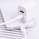 Maxlife MXTC-06-20AC PD QC-laddare 1x USB-C 1x USB 20W vit + USB-C – USB-C-kabel 20W