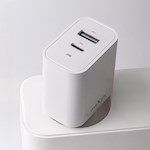Maxlife MXTC-06-20AC PD QC-laddare 1x USB-C 1x USB 20W vit + USB-C – USB-C-kabel 20W