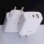 Maxlife MXTC-10-20AC PD QC-laddare 1x USB-C 1x USB 20W vit