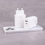 Maxlife MXTC-10-20AC PD QC-laddare 1x USB-C 1x USB 20W vit