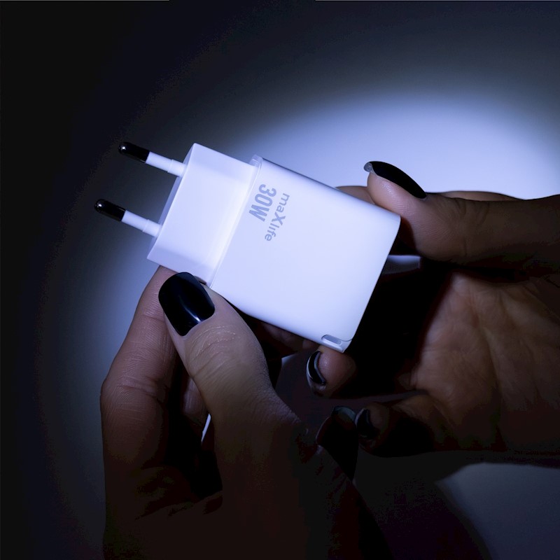 Maxlife MXTC-09-30AC GaN PD QC charger 1x USB-C 1x USB 30W white