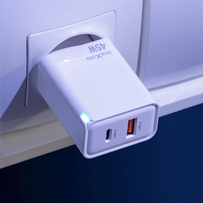 Maxlife MXTC-09-45AC GaN PD QC charger 1x USB-C 1x USB 45W white